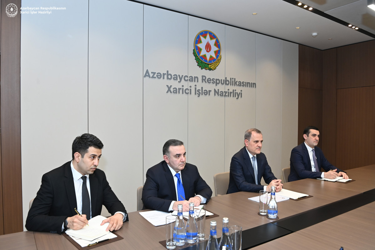 Глава МИД Азербайджана встретился с личным представителем президента Конго
