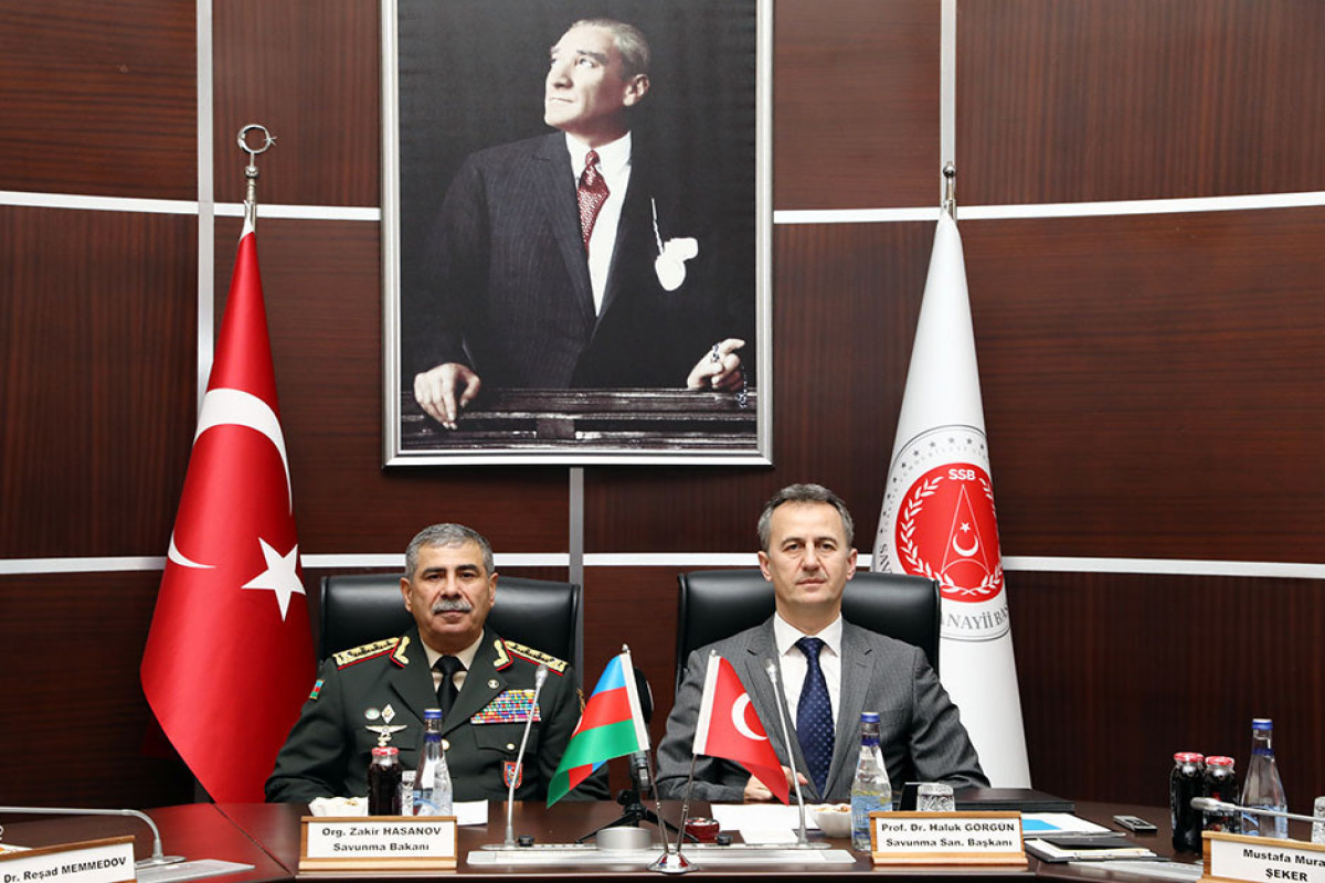 Министр обороны Азербайджана встретился с председателем Комитета оборонной промышленности Турции