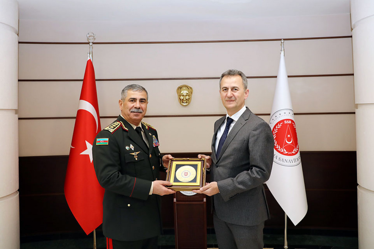 Министр обороны Азербайджана встретился с председателем Комитета оборонной промышленности Турции