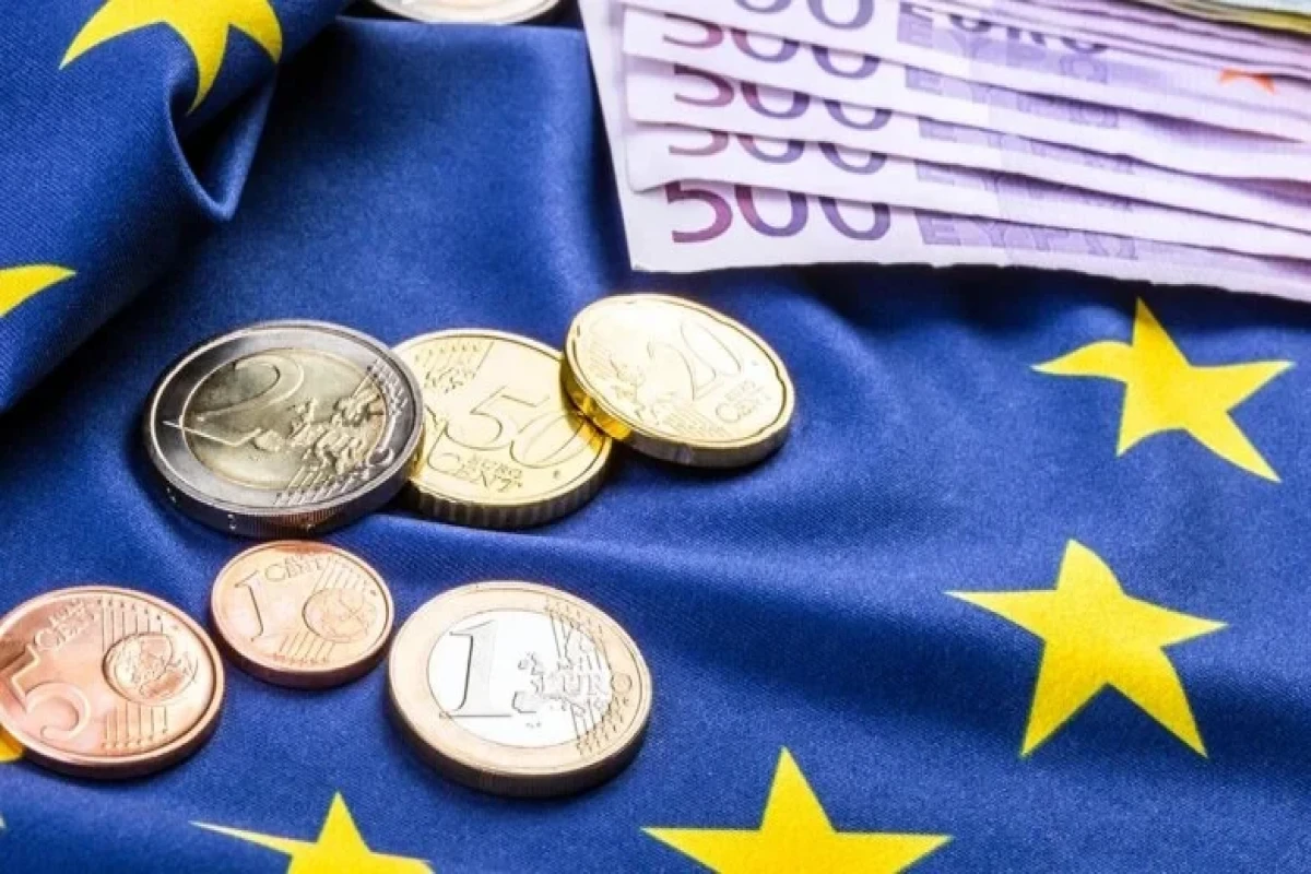 Еврокомиссия намерена предоставить Киеву €4,5 млрд до конца марта