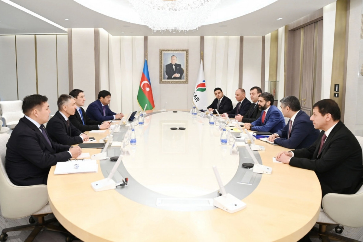 "КазМунайГаз" и SOCAR обсудили дальнейшую транспортировку нефти