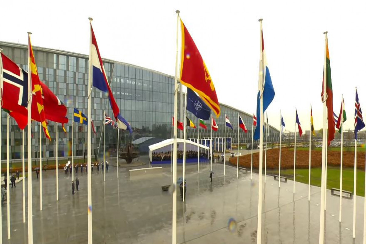 Шведский флаг подняли в штаб-квартире НАТО - ФОТО 