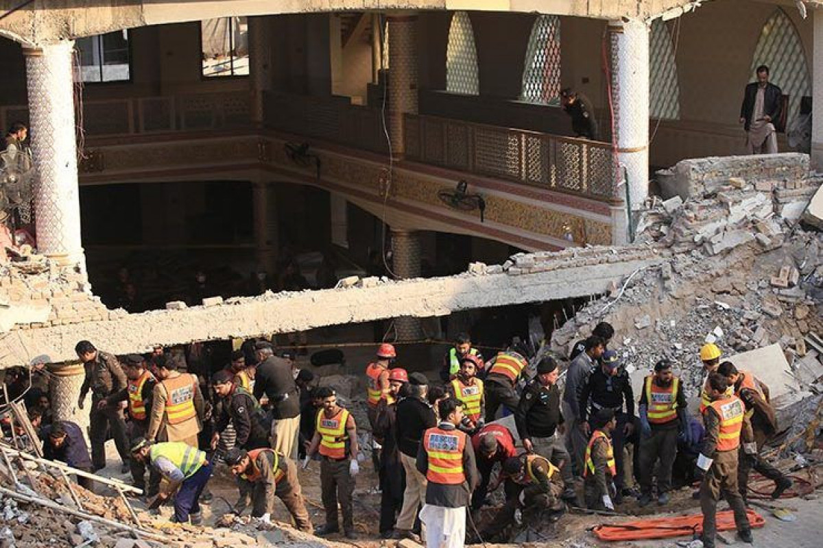 В Пакистане при обрушении здания погибли девять человек