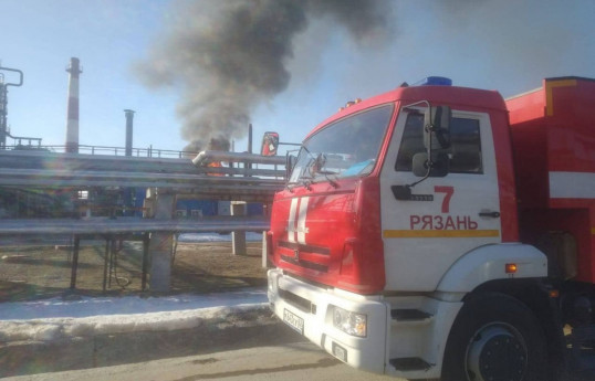 В России нефтезавод подвергся атаке дронов, есть раненые-МОМЕНТ АТАКИ -ВИДЕО 
