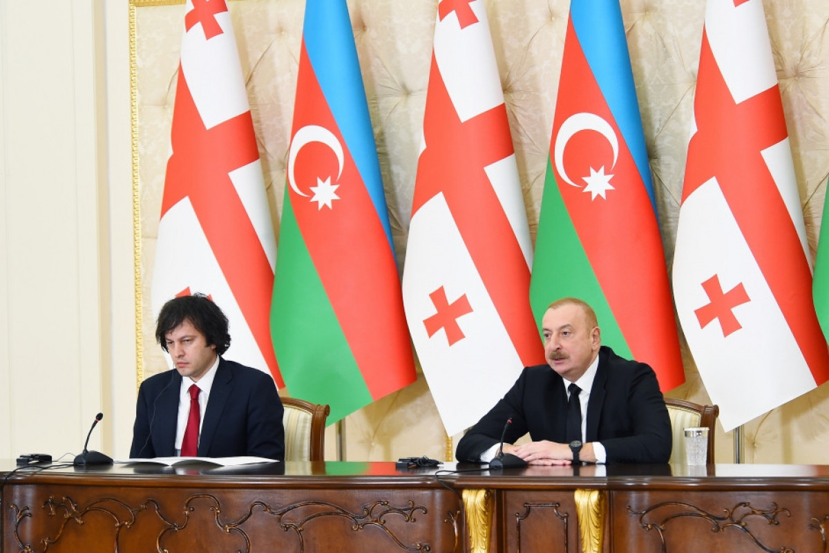 Президент: Функционирование железной дороги Баку-Тбилиси-Карс будет привлекательным для многих стран