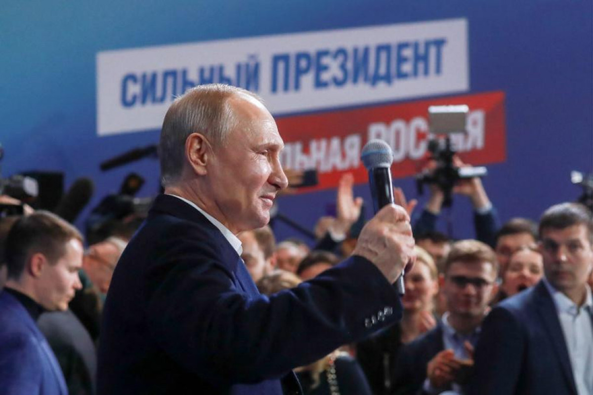 Exit poll: Владимир Путин побеждает на президентских выборах
