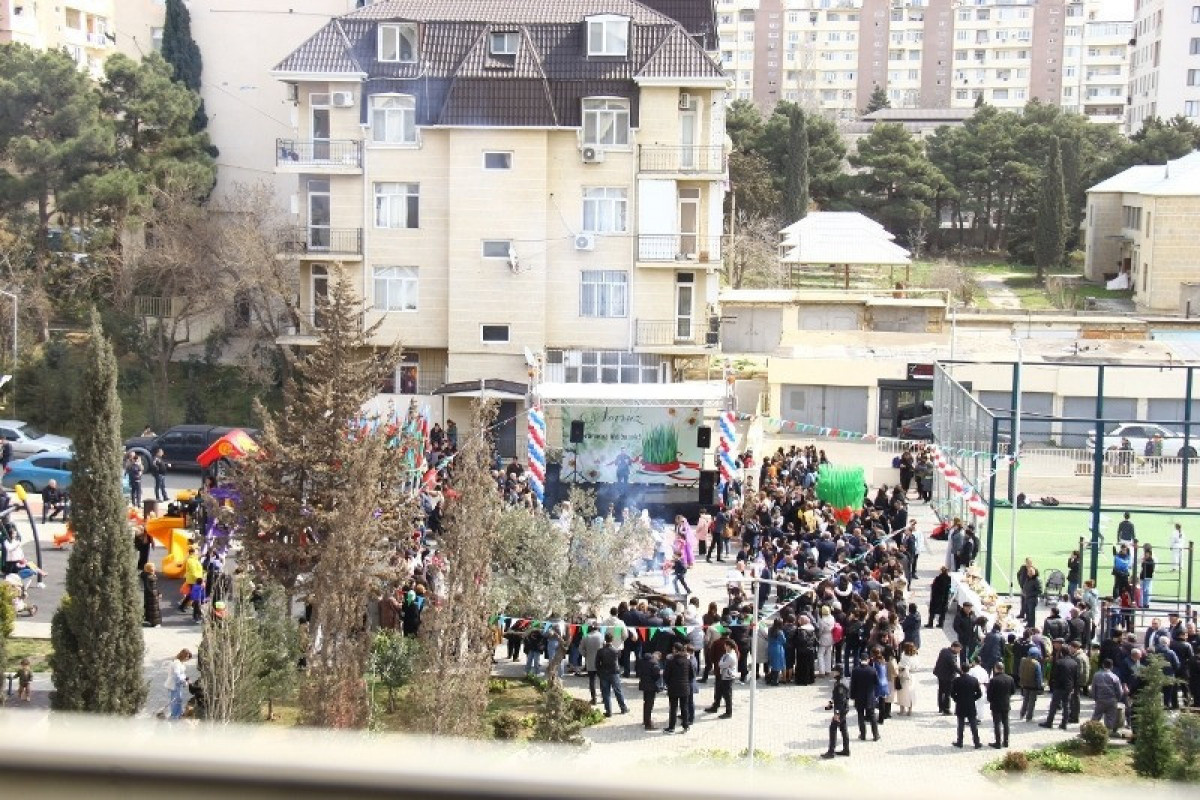 В благоустроенных кварталах Баку были организованы торжества по случаю праздника Новруз