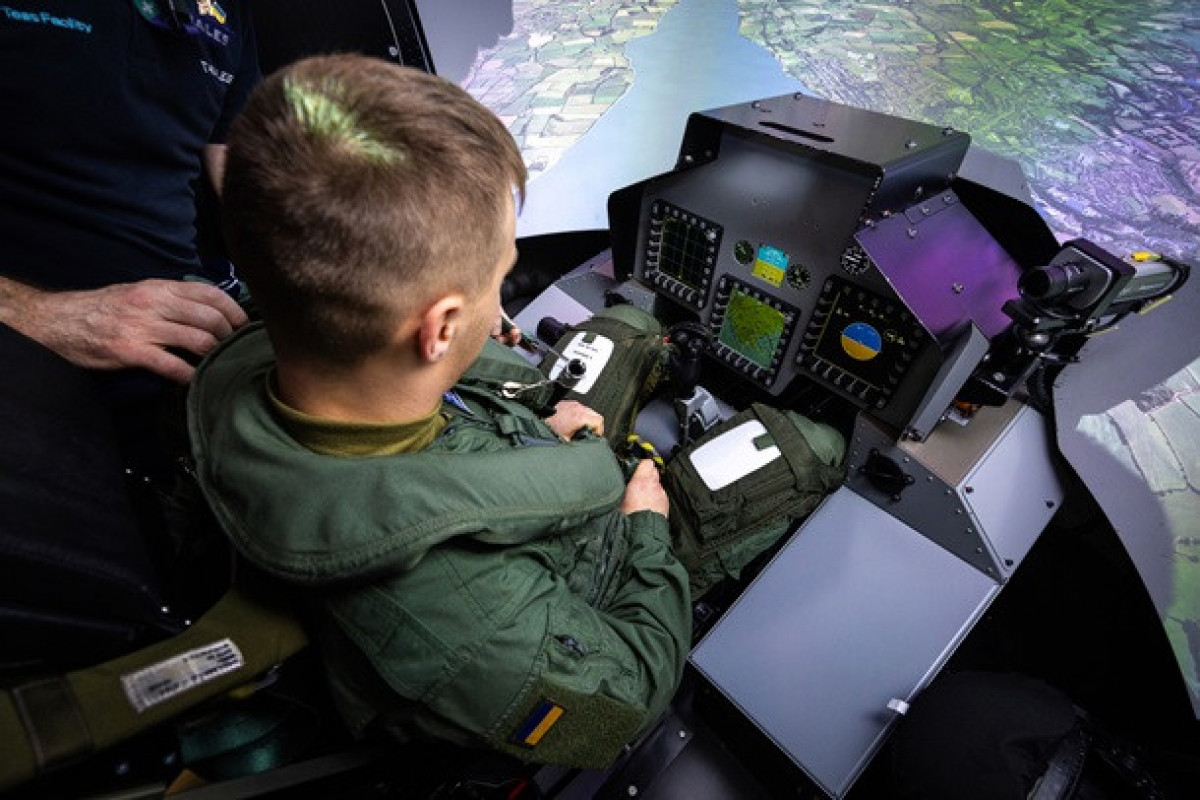 Минобороны Британии: Десять пилотов ВСУ завершили базовый курс обучения полетов на истребителях F-16-ФОТО 