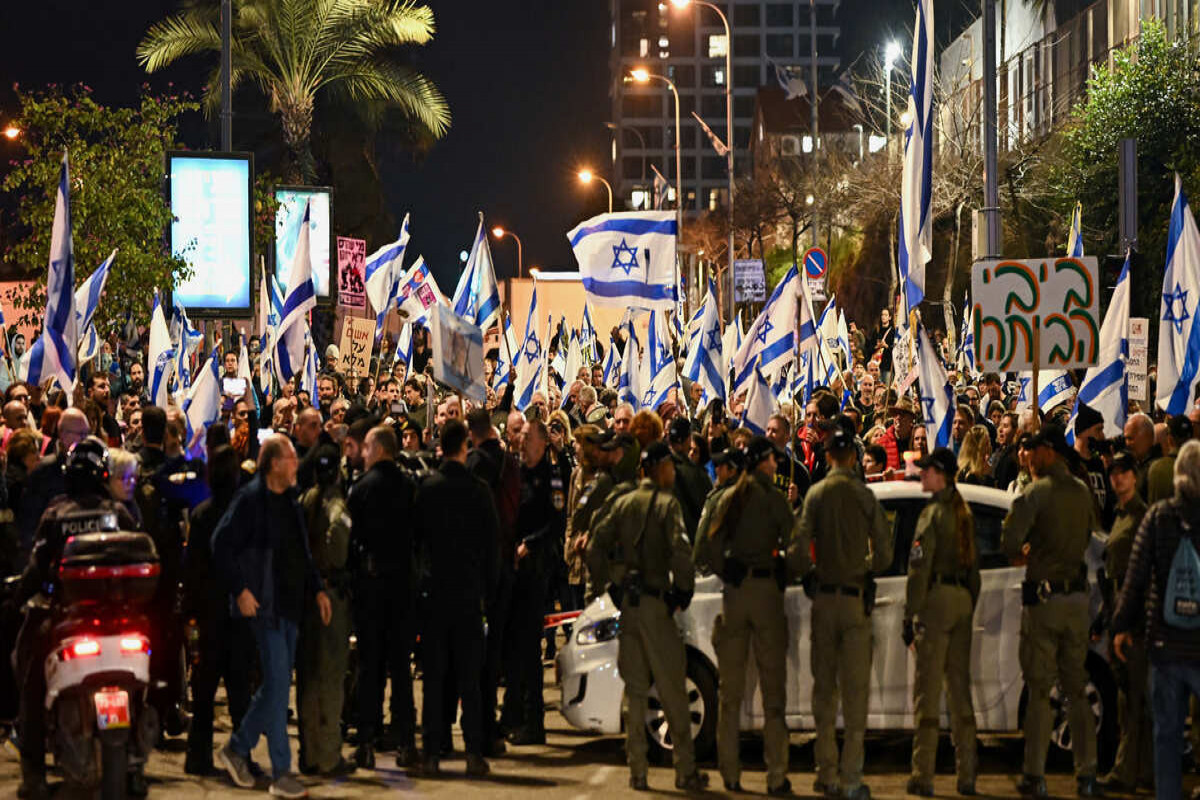 В Тель-Авиве задержали 12 участников антиправительственных протестов