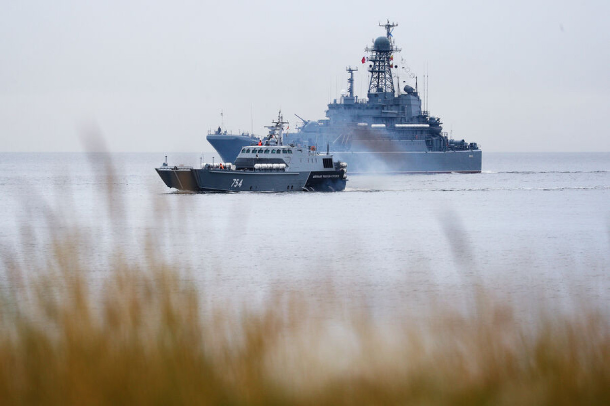 Испанский флот сопроводил группу российских военных кораблей
