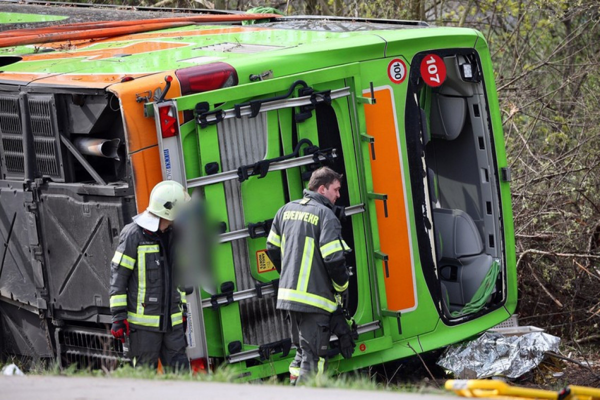 Пять человек погибли и 50 пострадали в ДТП с участием автобуса в Германии