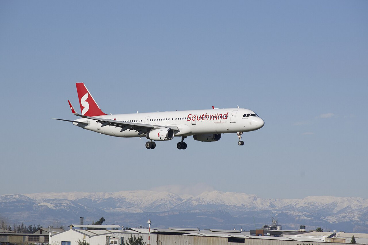 Евросоюз отказал турецкой авиакомпании летать через Европу из-за связей с РФ