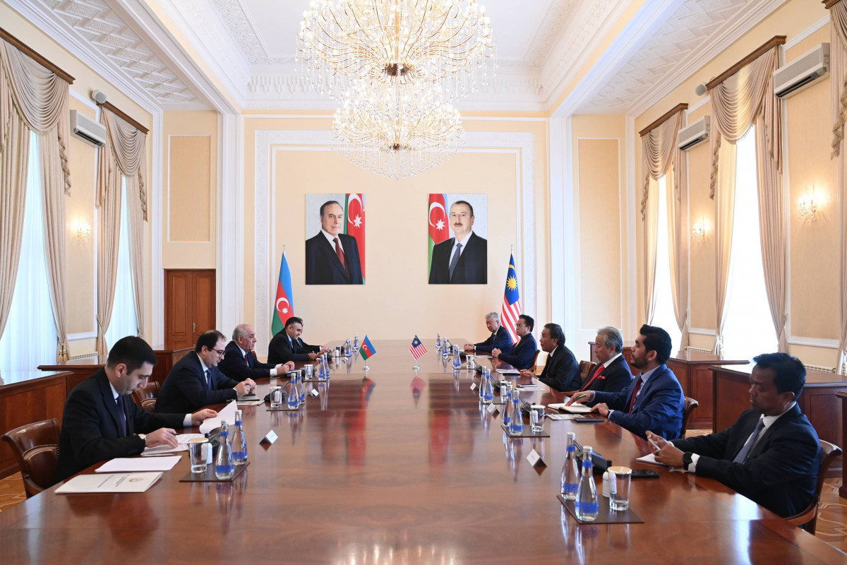 Премьер-министр Азербайджана встретился с президентом Сената парламента Малайзии