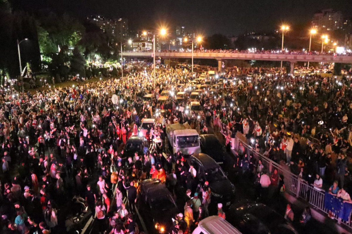 В Тбилиси возобновилась акция протеста перед парламентом-ФОТО -ВИДЕО -ОБНОВЛЕНО 