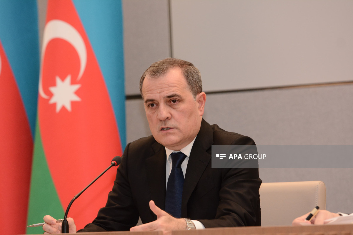 Глава МИД Азербайджана отбыл с рабочим визитом в Гамбию