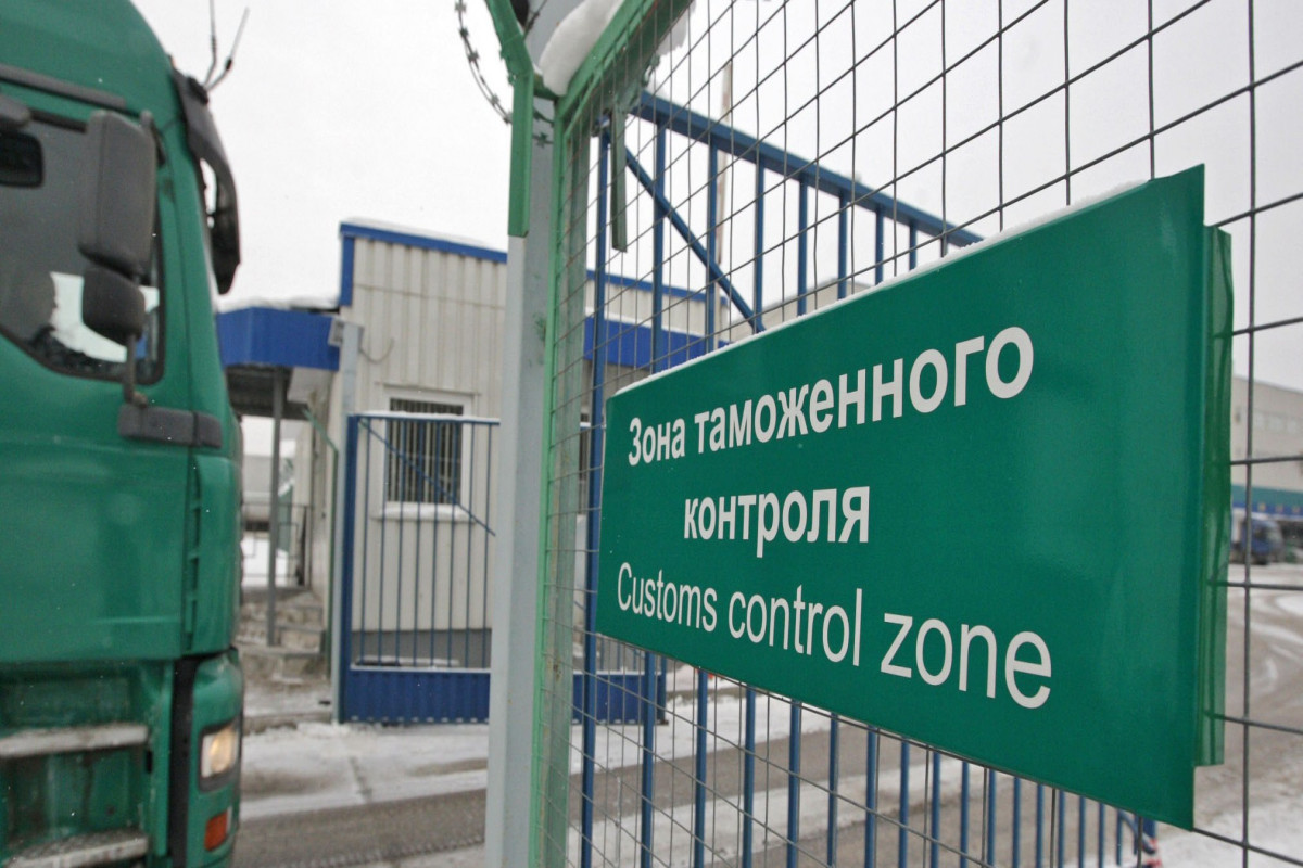 Граждан Узбекистана, Кыргызстана и Таджикистана задерживают на въезде в Россию