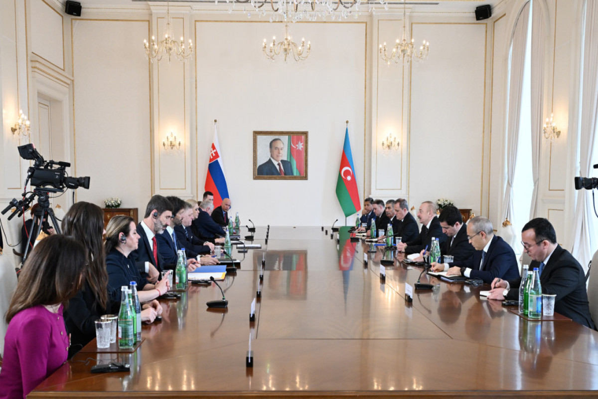 Началась встреча Президента Азербайджана и премьер-министра Словакии в расширенном составе