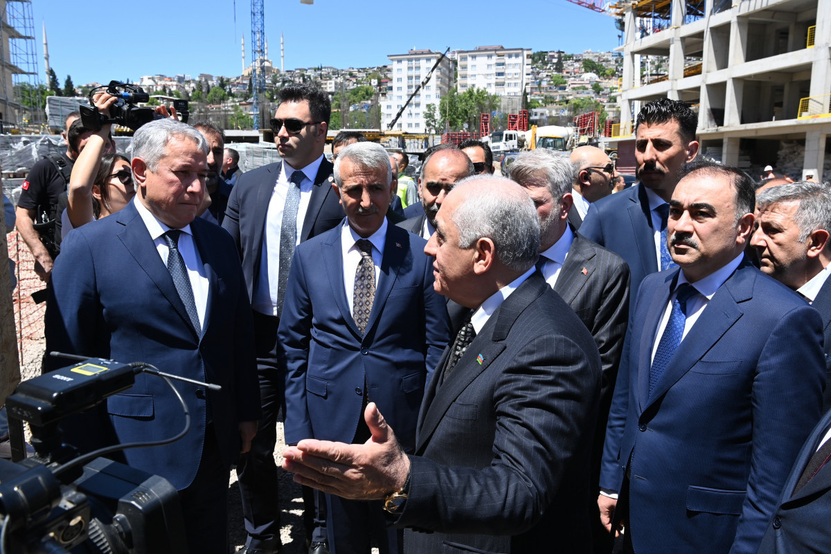 Али Асадов ознакомился с ходом строительных работ, проводимых в «Азербайджанском квартале» в Кахраманмараше