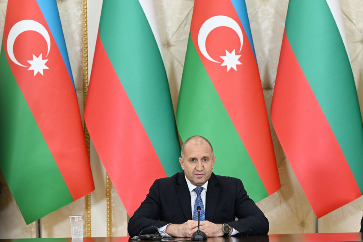 Президент Болгарии почтил память шехидов в Баку
