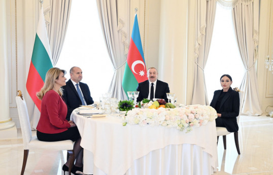 Дан официальный обед в честь Президента Болгарии и его супруги