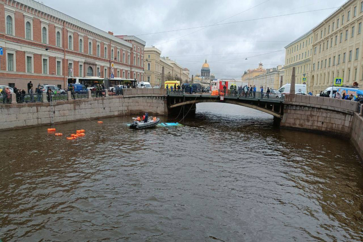 Число погибших из-за падения автобуса в реку в Петербурге увеличилось до семи - ВИДЕО - ФОТО-ОБНОВЛЕНО-2 