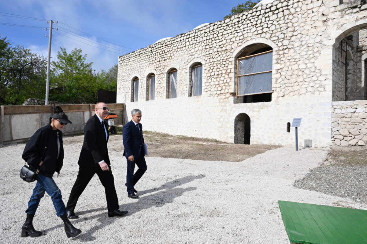 Президент Азербайджана ознакомился с реставрационными работами в мечети Чёль Гала в Шуше -ОБНОВЛЕНО 