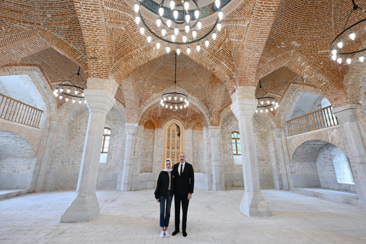 Президент Азербайджана ознакомился с реставрационными работами в мечети Ашагы Говхар Ага в Шуше-ОБНОВЛЕНО 