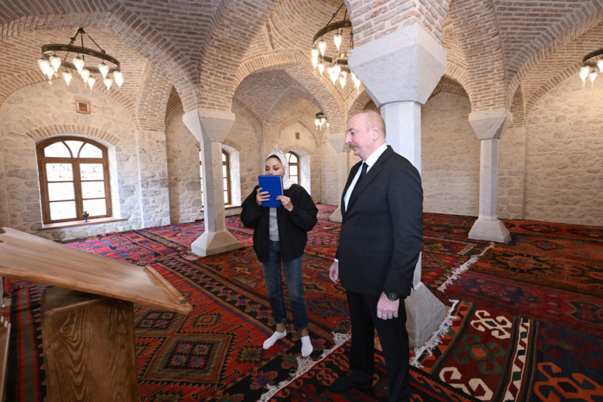 Президент и первая леди приняли участие в открытии мечети Мамайы в Шуше после реставрации-ОБНОВЛЕНО 