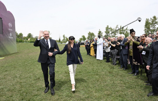 Президент Ильхам Алиев и первая леди Мехрибан Алиева приняли участие в открытии фестиваля «Харыбюльбюль» в Шуше - ОБНОВЛЕНО 3 -ВИДЕО 