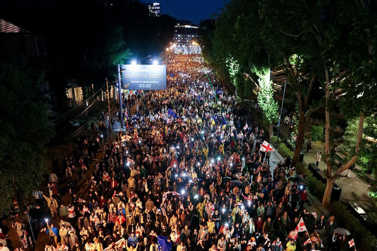 Протестующие перекрыли проспект Руставели в Тбилиси