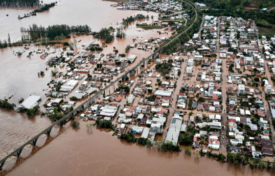Число жертв наводнений на юге Бразилии выросло до 147