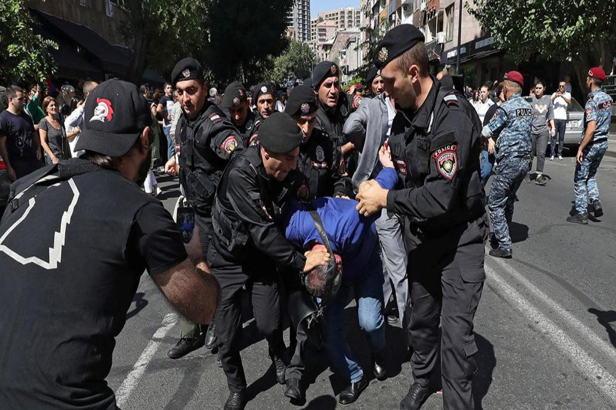 Электоральная демократия: Почему Запад по-разному реагирует на насилие полиции в ходе акций в Тбилиси и Ереване? - <span class="red_color">АНАЛИТИКА