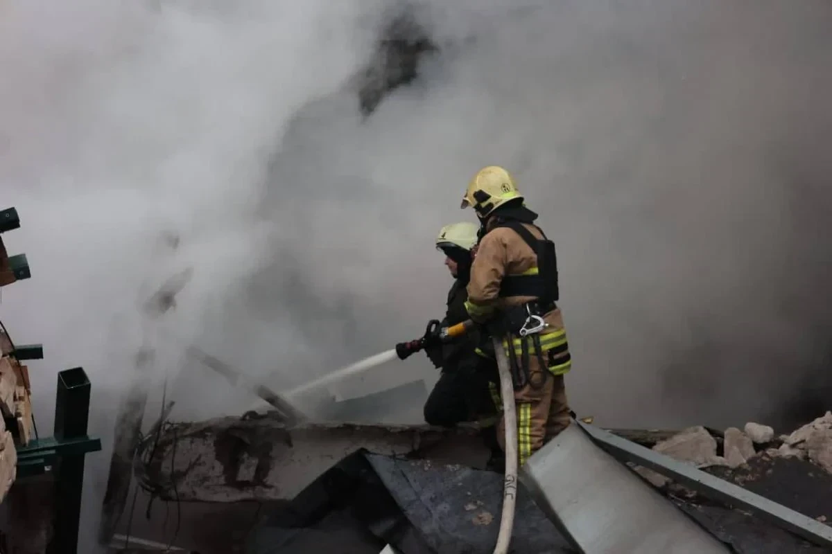 Россия нанесла удары по жилому дому в Харькове, есть пострадавшие