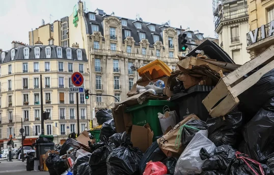 Парижские мусорщики начинают трехдневную забастовку