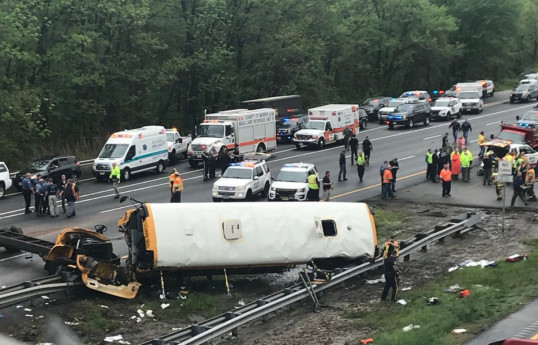 В США перевернулся автобус: 8 человек погибли, есть раненые