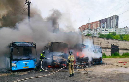 МЧС России: Мощный пожар во Владивостоке уничтожил восемь автобусов-ФОТО -ВИДЕО 