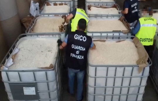 В Италии перехватили перевозящую наркотики подводную лодку