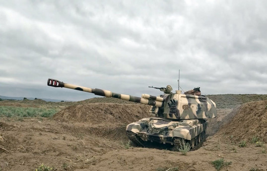 С артиллерийскими подразделениями азербайджанской армии проводятся тактические учения с боевой стрельбой -ВИДЕО 