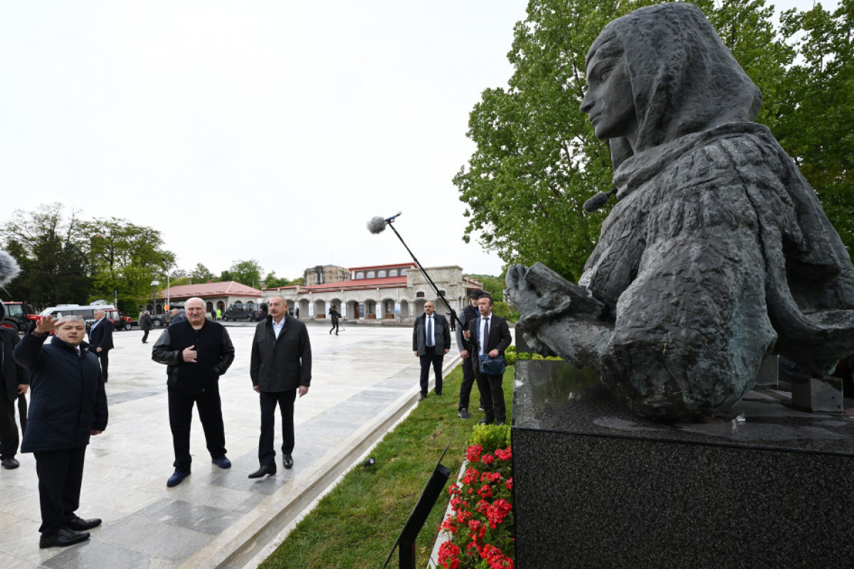 Президенты Азербайджана и Беларуси осмотрели в Шуше расстрелянные памятники