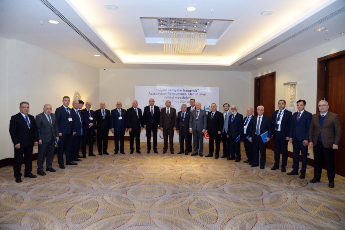 В Азербайджане обсуждены вопросы развития конструктивного сотрудничества между политическими партиями и госорганами