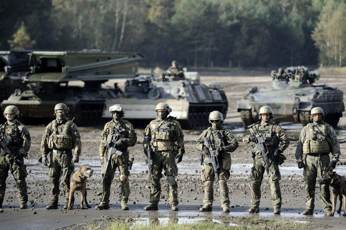 Германия начала учения с участием украинских военных