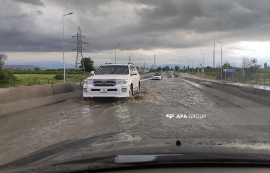 Автодорогу Губа-Хачмаз затопил сель -ФОТО 