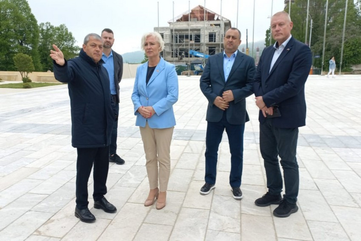 Председатель парламента Латвии совершила поездку в город Шуша