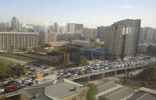В связи с демонтажем моста Джаваншира в Баку сегодня с 17:00 транспортное движение будет приостановлено