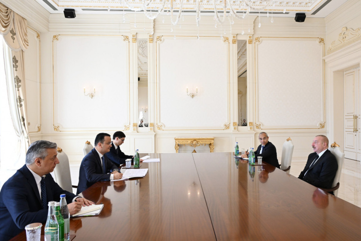 Президент Азербайджана принял министра инвестиций, промышленности и торговли Узбекистана