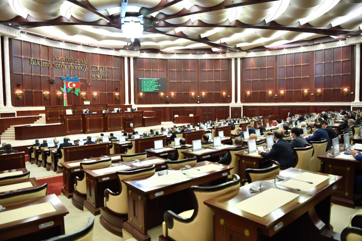 В парламенте Азербайджана принята информация  Национального координатора по борьбе с торговлей людьми
