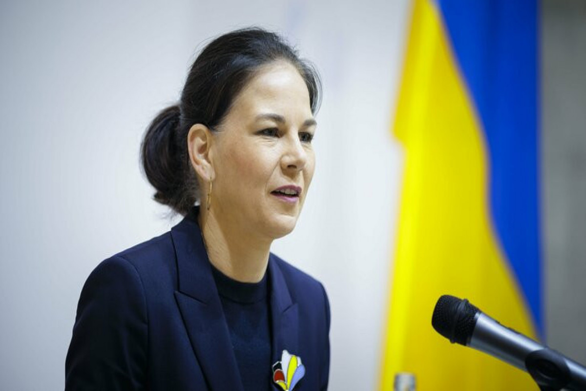 Бербок призвала не допустить появления российских войск у границ западных стран