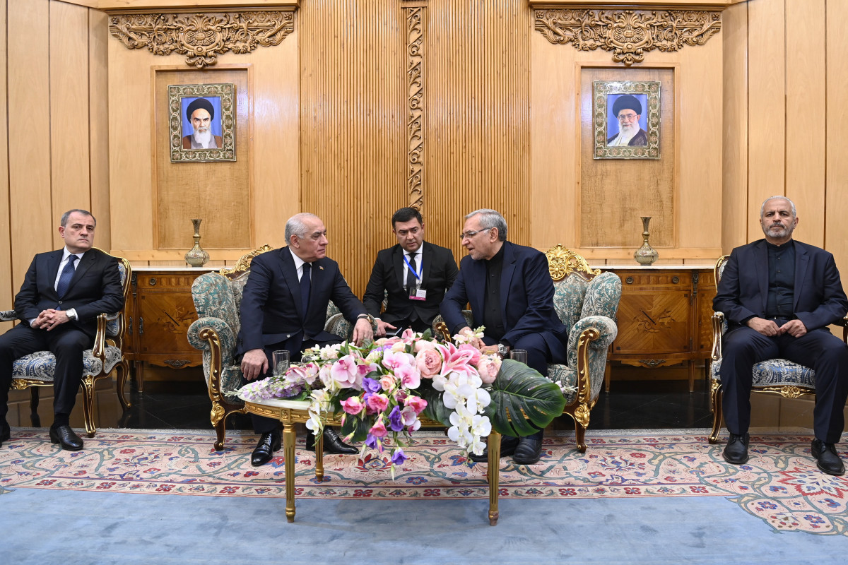 Али Асадов на церемонии поминовения в Тегеране