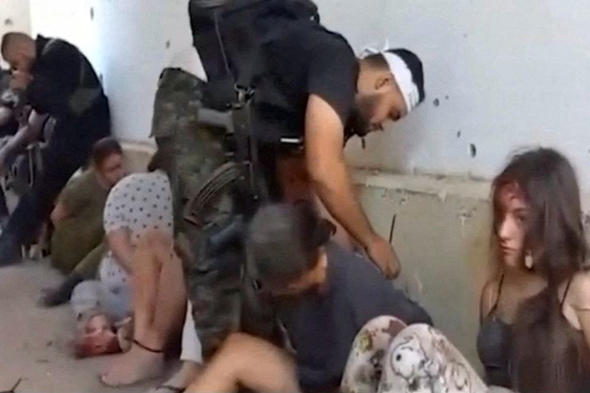 В Израиле опубликовали видео похищения ХАМАС девушек с военной базы 7 октября-ВИДЕО 