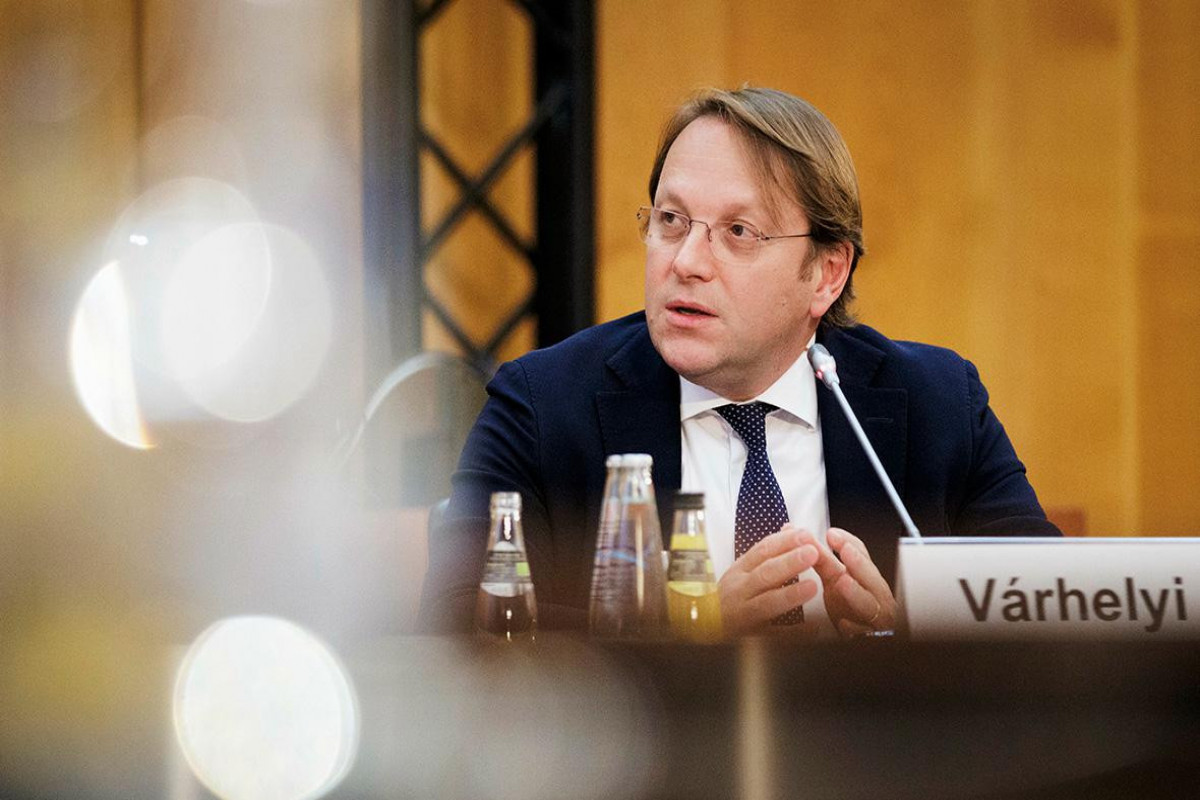 Еврокомиссар ответил на обвинения премьера Грузии в угрозе «судьбой Фицо»